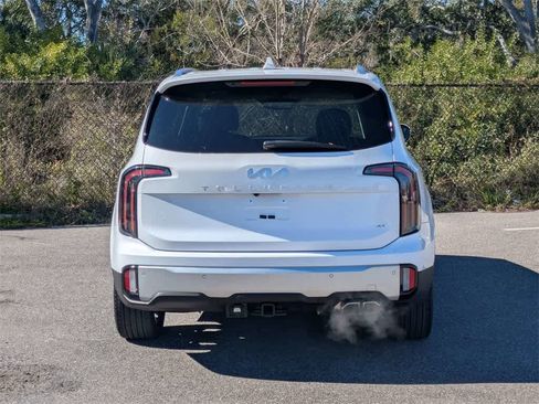 Used 2024 Kia Telluride SX Prestige w/ Towing Package image 4