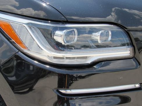 Used 2023 Lincoln Navigator Reserve AWD/4WD image 10