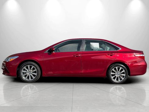 Used 2015 Toyota Camry XLE w/ Moonroof Package FWD image 5