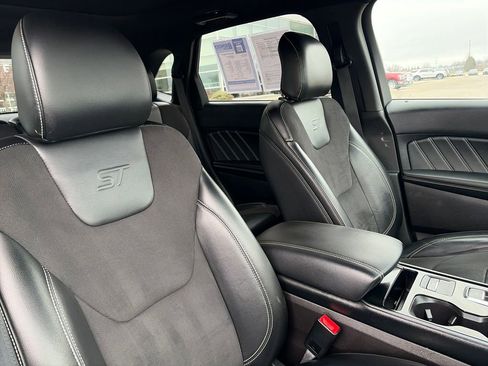 Used 2019 Ford Edge ST w/ Convenience Package image 13