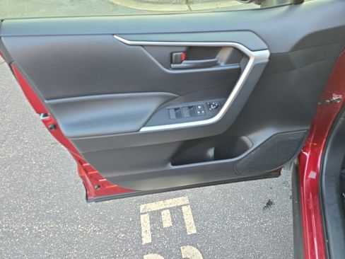 Certified 2022 Toyota RAV4 LE image 27
