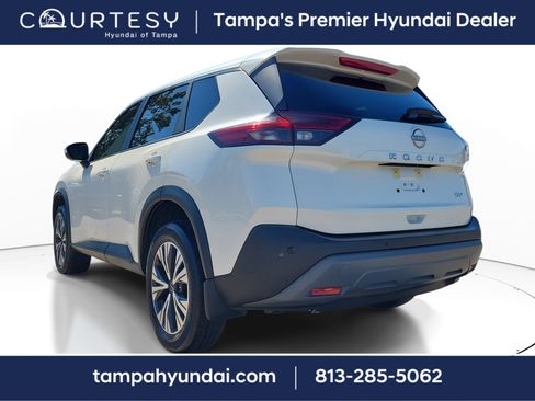 Used 2023 Nissan Rogue SV image 4