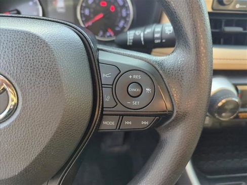 Used 2021 Toyota RAV4 XLE FWD image 15