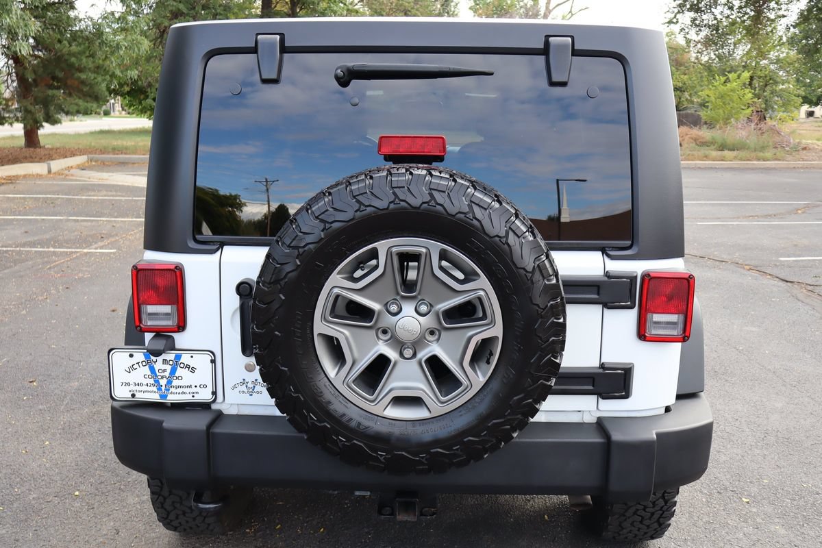 Used 2015 Jeep Wrangler Unlimited Rubicon w/ Connectivity Group AWD/4WD image 6