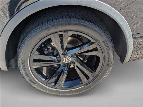 Used 2023 Volkswagen Tiguan SE R-Line image 25