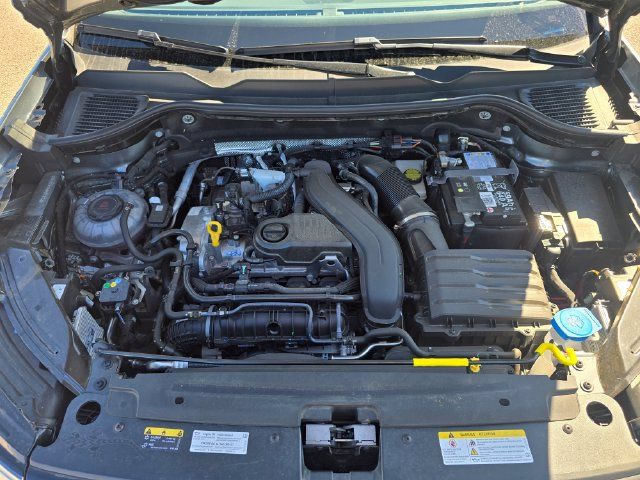 Used 2025 Volkswagen Taos SE AWD/4WD image 30