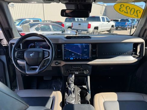 Used 2023 Ford Bronco Wildtrak image 12