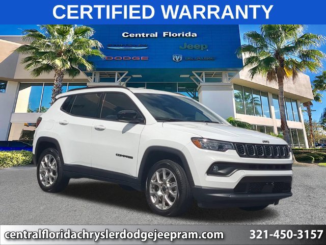Used 2025 Jeep Compass Latitude w/ Altitude Special Edition AWD/4WD image 1