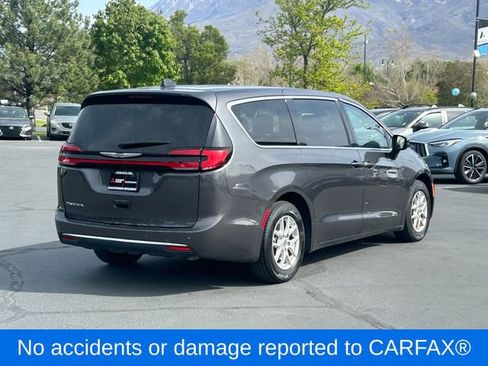 Used 2023 Chrysler Pacifica Touring-L FWD image 3