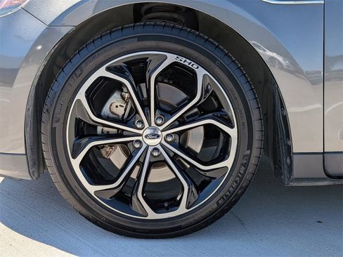 Used 2018 Ford Taurus SHO w/ Driver Assist Package image 9