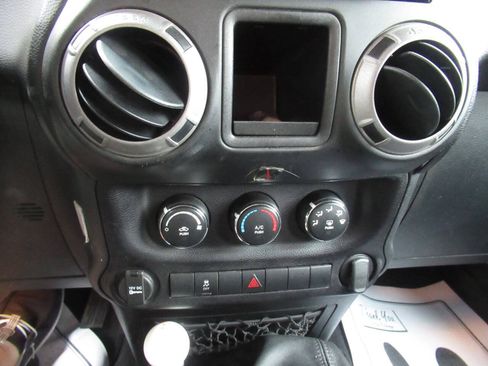 Used 2016 Jeep Wrangler Unlimited Sport AWD/4WD image 26