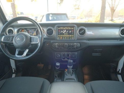 Used 2020 Jeep Wrangler Unlimited Sahara AWD/4WD image 20