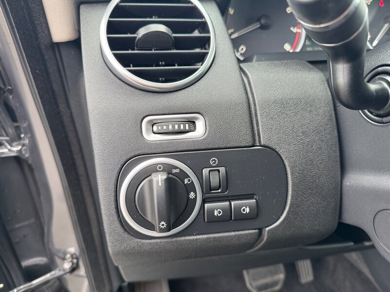 Used 2016 Land Rover LR4 HSE Silver Edition AWD/4WD image 33