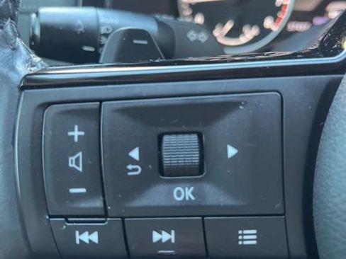 Used 2022 Nissan Pathfinder SV image 17