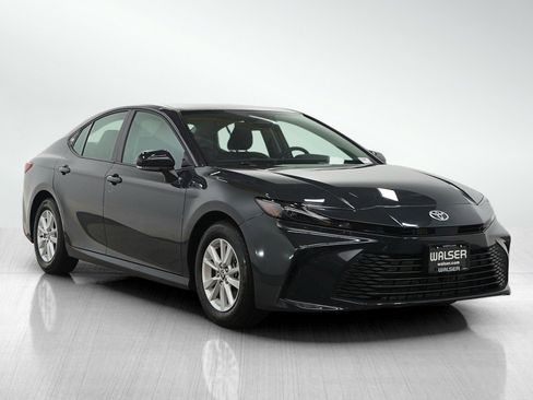 Used 2025 Toyota Camry LE image 7