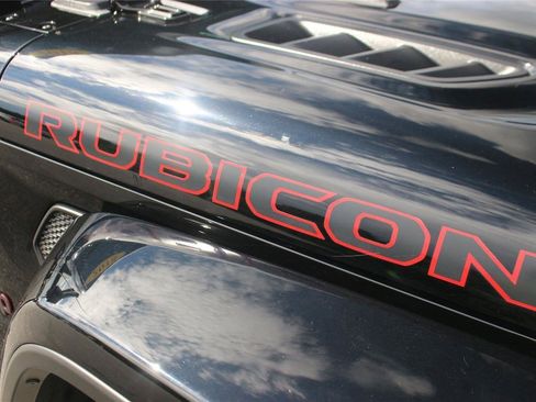 Used 2018 Jeep Wrangler Unlimited Rubicon w/ Cold Weather Group image 10