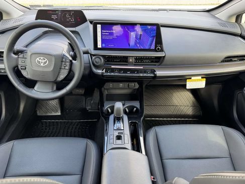 Used 2024 Toyota Prius XLE FWD image 2