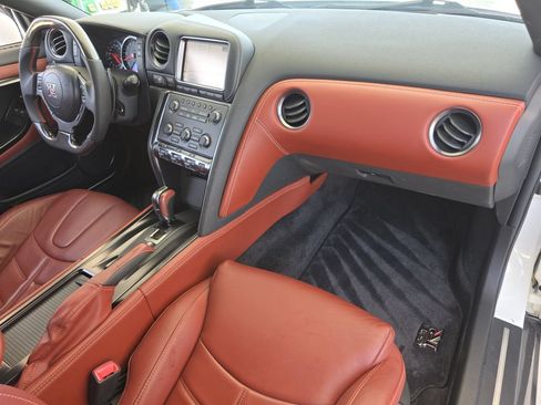 Used 2016 Nissan GT-R Premium AWD/4WD image 25