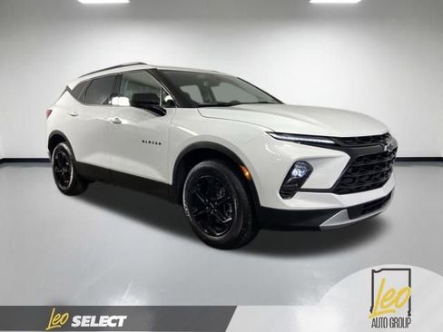 Used 2026 Chevrolet Blazer LT w/ Convenience Package FWD image 4