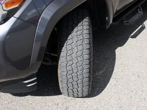 Used 2019 Toyota Tacoma TRD Sport image 38