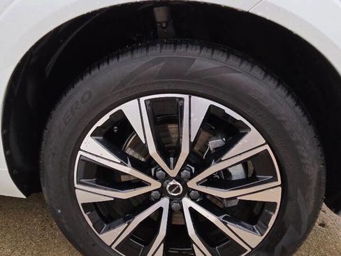 Used 2023 Volvo XC60 B5 Core image 22
