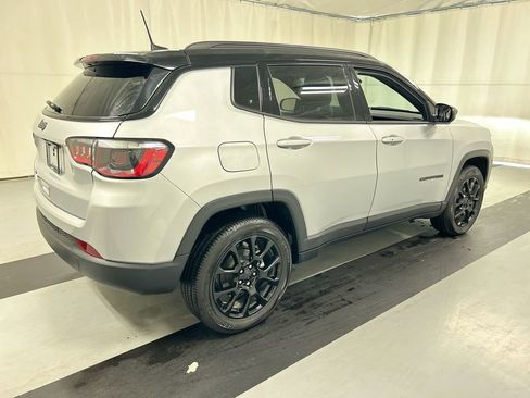 Used 2024 Jeep Compass Latitude w/ Convenience Group image 2