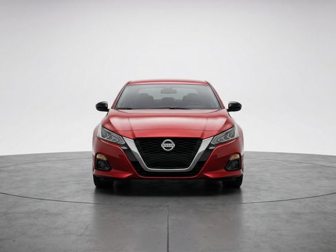 Used 2025 Nissan Altima 2.5 SV image 2