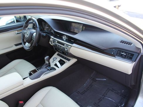 Used 2016 Lexus ES 350 w/ Luxury Package w/Wood Trim FWD image 20