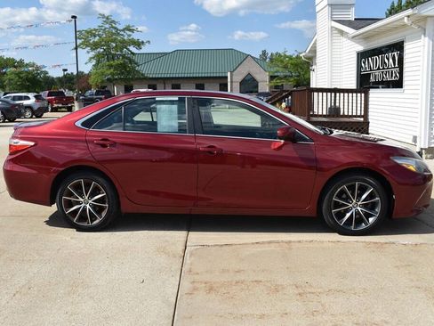 Used 2017 Toyota Camry XSE w/ Moonroof Package FWD image 2