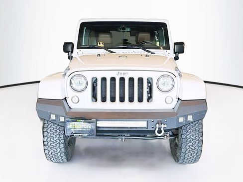 Used 2017 Jeep Wrangler Unlimited Sahara w/ Connectivity Group AWD/4WD image 2