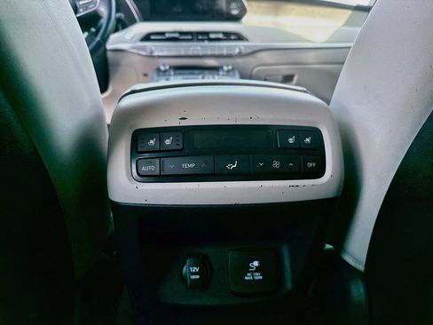 Used 2022 Hyundai Palisade Limited FWD image 18