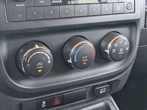 Used 2017 Jeep Patriot Sport w/ Power Value Group FWD image 23