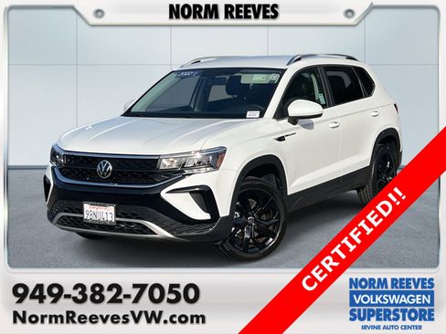 Certified 2022 Volkswagen Taos SE image 1