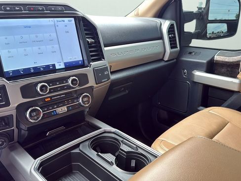 Used 2022 Ford F250 Lariat w/ Lariat Ultimate Package AWD/4WD image 16