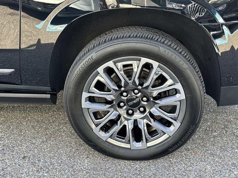 Used 2023 GMC Yukon XL Denali Ultimate image 4