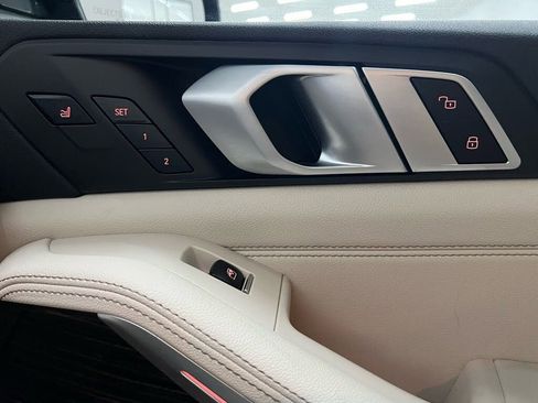 Used 2019 BMW X5 xDrive40i w/ M Sport Package image 36