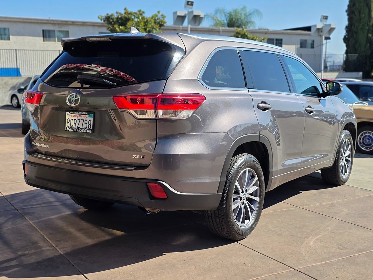 Used 2018 Toyota Highlander XLE FWD image 12