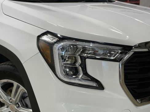 Used 2024 GMC Terrain SLE FWD image 10