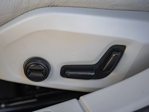 Used 2023 Volvo S60 T8 Plus image 32