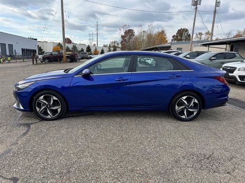 Used 2021 Hyundai Elantra Limited image 5