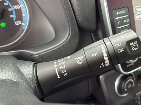 Certified 2022 Nissan Leaf S image 24