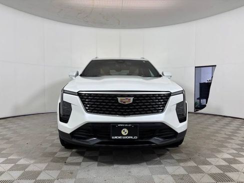 Used 2024 Cadillac XT4 Luxury w/ Cold Weather Package AWD/4WD image 2