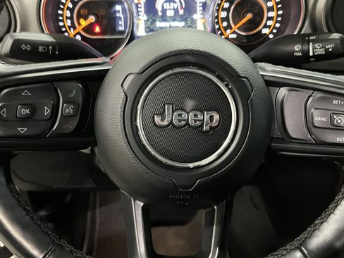 Used 2021 Jeep Gladiator Willys image 20