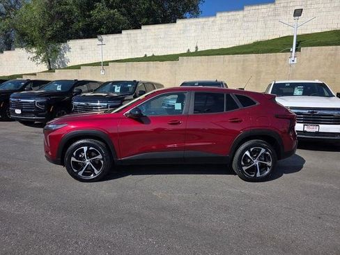 Certified 2024 Chevrolet Trax RS w/ Driver Confidence Package FWD image 4