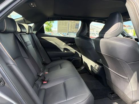 Used 2023 Toyota Crown w/ Carpet Mat Package (TMS) AWD/4WD image 13