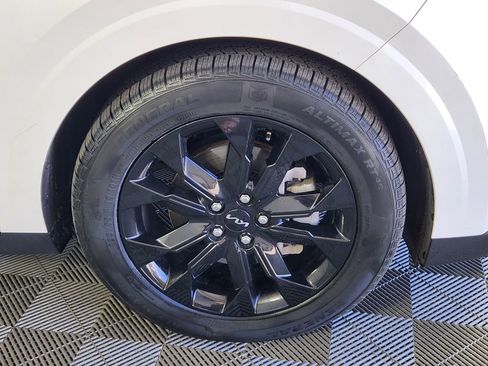 Used 2023 Kia Carnival SX Prestige FWD image 9