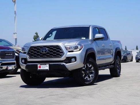 Used 2023 Toyota Tacoma TRD Off-Road w/ Technology Package AWD/4WD image 4