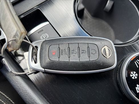 Used 2025 Nissan Rogue SV image 24