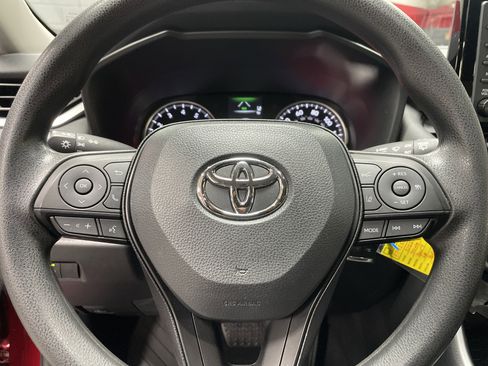 Used 2022 Toyota RAV4 LE image 18