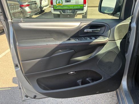 Used 2019 Dodge Grand Caravan GT FWD image 14